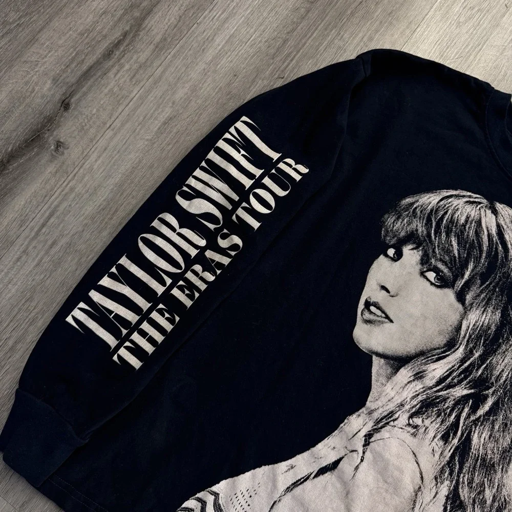 Taylor Swift The Eras Tour Long Sleeve Black Photo Tee Size Medium - Picture 2 of 8